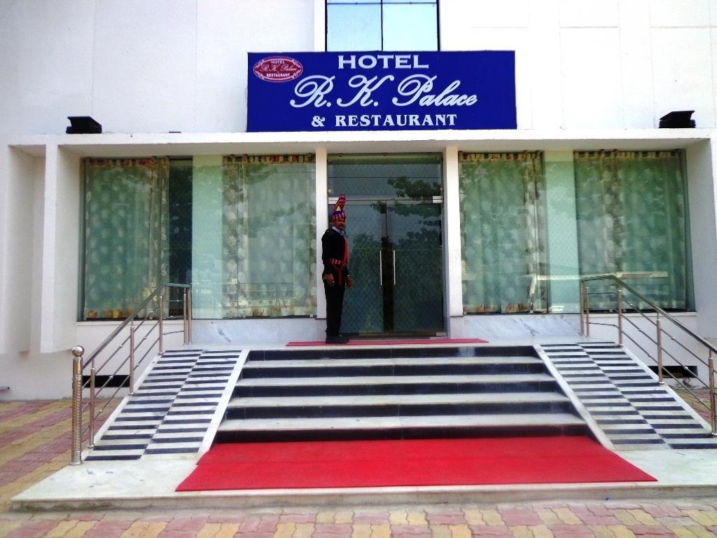 Hotel R K Palace Bodh Gaya Buitenkant foto